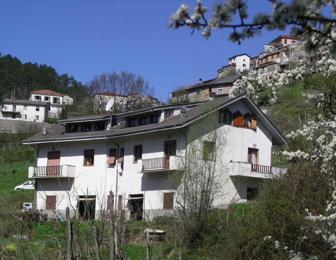 8 rooms Villa in Borghetto di Vara, Italy No. 33253