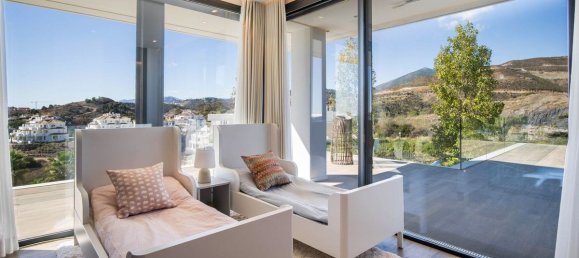 4 bedrooms House in Marbella, Spain No. 55997 2