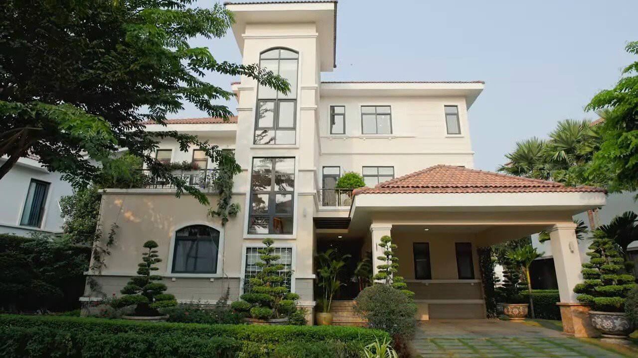 504m² Villa in District 7, Vietnam No. 7547