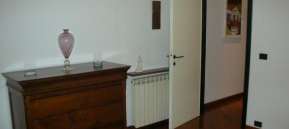 5-salle Appartement à Vado Ligure, Italy No. 253602 2