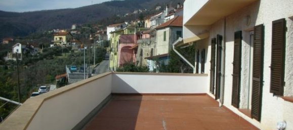 5-salle Appartement à Vado Ligure, Italy No. 253602 6
