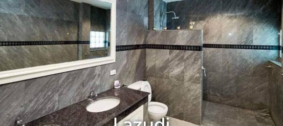 5 bedrooms Villa in Pattaya, Thailand No. 17050 8