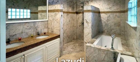 5 bedrooms Villa in Pattaya, Thailand No. 17050 9