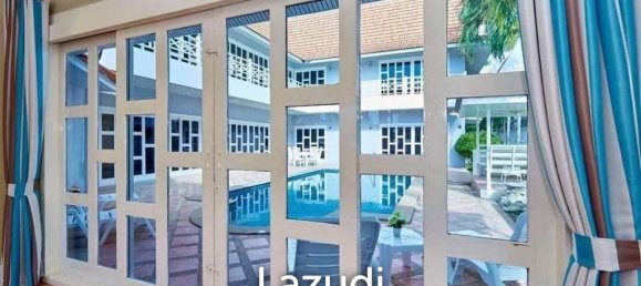 5 bedrooms Villa in Pattaya, Thailand No. 17050 10