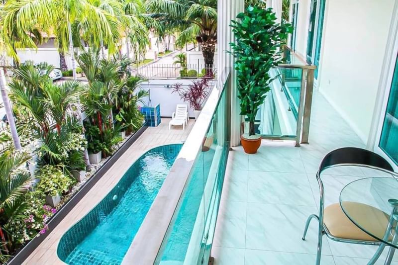 6 bedrooms Villa in Pattaya, Thailand No. 22435