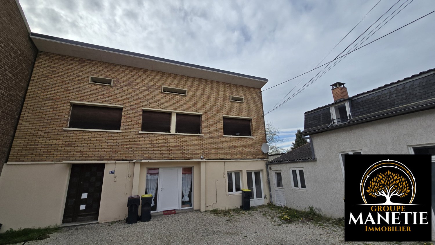  بناية في Lens, France 220متر مربع رقم 75399