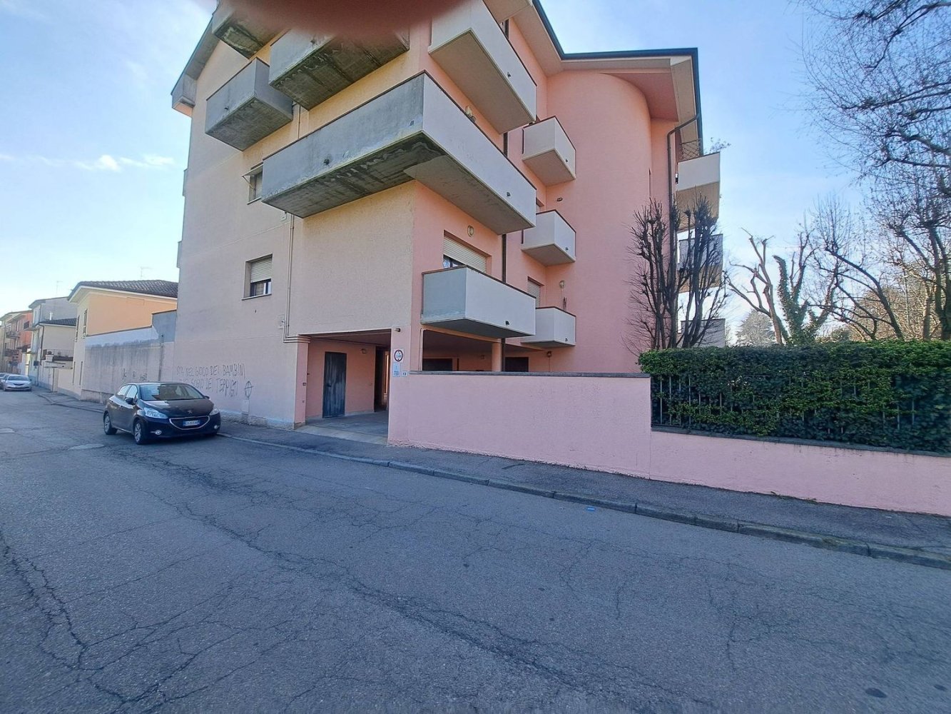 14m² Garage in Cremona, Italy No. 388839