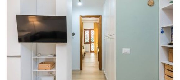 2 bedrooms Apartment in Rome, Italy No. 275980 4