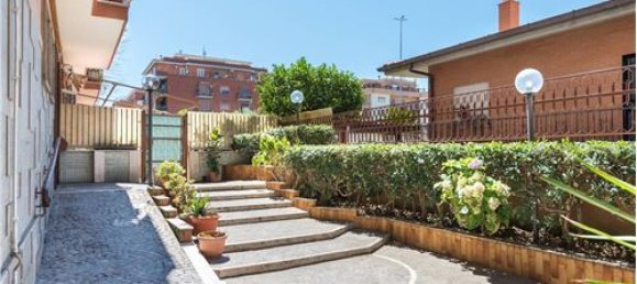 2 bedrooms Apartment in Rome, Italy No. 275980 17