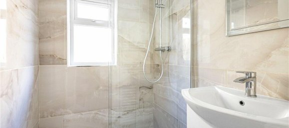 2 bedrooms House in Surrey, United Kingdom No. 8572 17