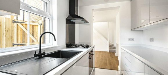 2 bedrooms House in Surrey, United Kingdom No. 8572 16