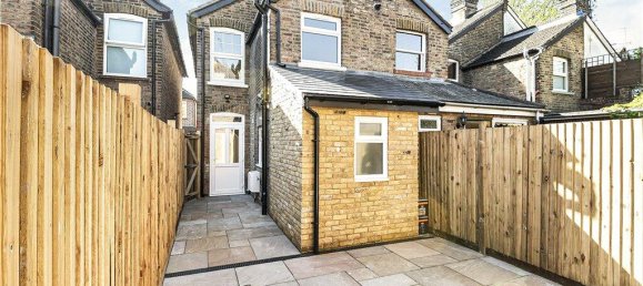 2 bedrooms House in Surrey, United Kingdom No. 8572 21