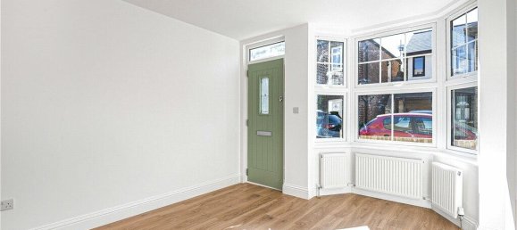 2 bedrooms House in Surrey, United Kingdom No. 8572 12