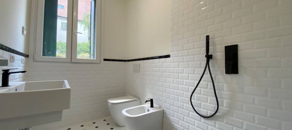 2 rooms Apartment in Parma, Italy No. 81009 34