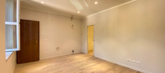 2 rooms Apartment in Parma, Italy No. 81009 4