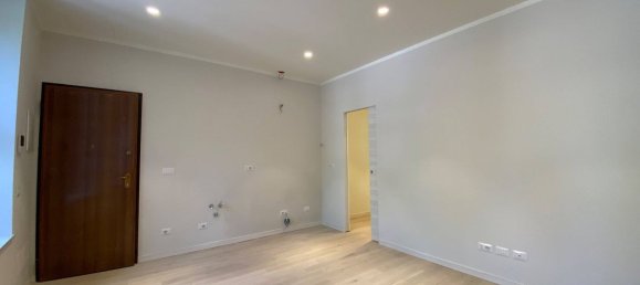 2 rooms Apartment in Parma, Italy No. 81009 48