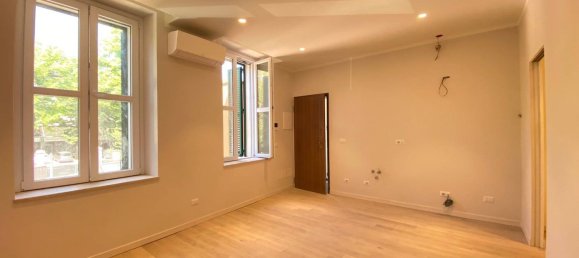 2 rooms Apartment in Parma, Italy No. 81009 5