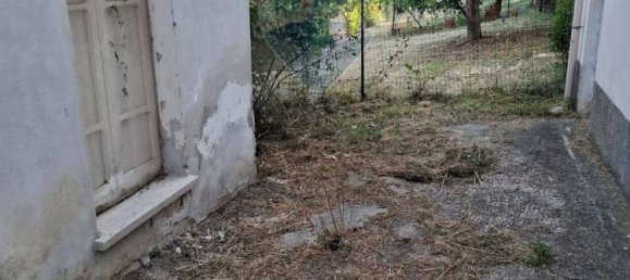 3 bedrooms House in Miglianico, Italy No. 331393 5