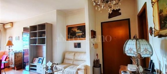 4 rooms Apartment in Rome, Italy No. 215003 3