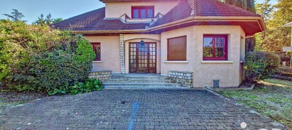 5 bedrooms House in Pont-de-Cheruy, France No. 192783 4