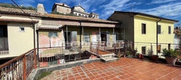 3 bedrooms House in Ferentino, Italy No. 20860 2