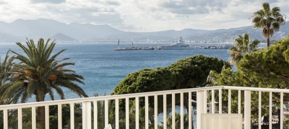 3 bedrooms Apartment in Cannes, France No. 2045 3