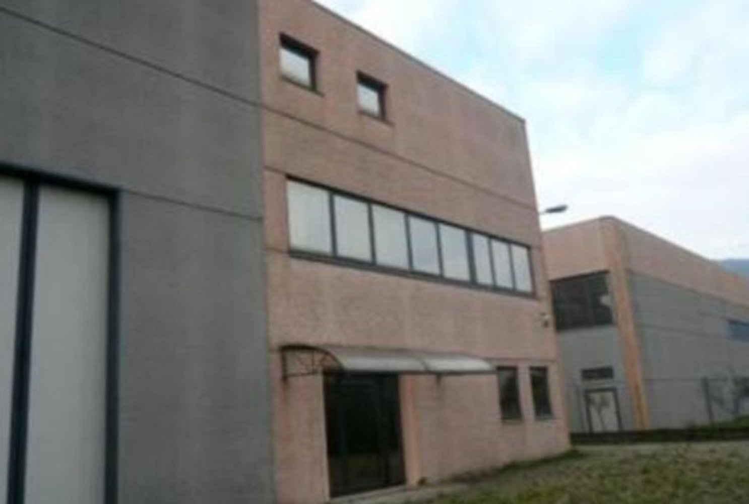 1200m² Warehouse in Arcisate, Italy No. 360945