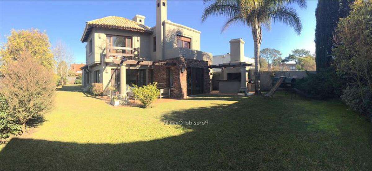 3 bedrooms House in Montevideo, Uruguay No. 1355