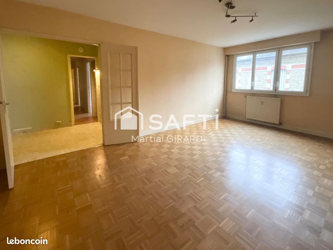 Квартира с 3 спальнями в Бурж, Франция № 84692