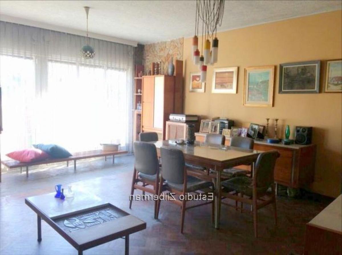 3 bedrooms Apartment in Montevideo, Uruguay No. 517