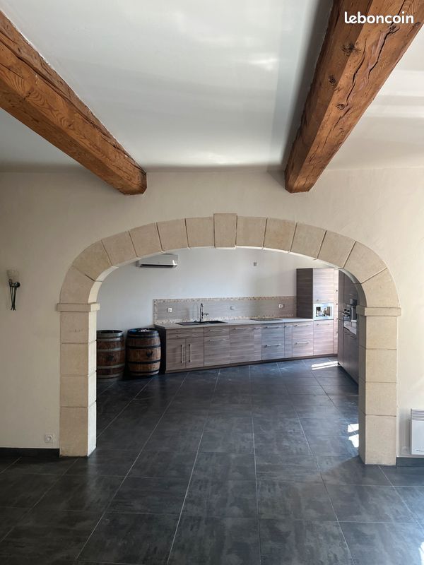 Apartamento de 3 dormitorios en Vauvert, France No. 284400