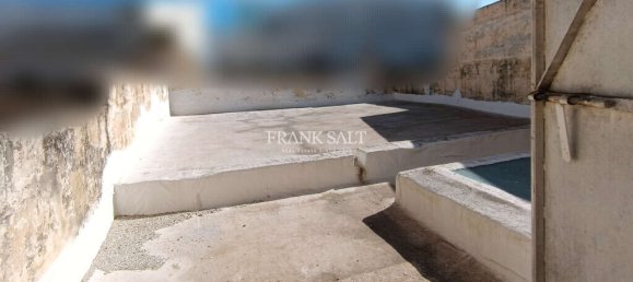  Shop in Birkirkara, Malta No. 13199 10