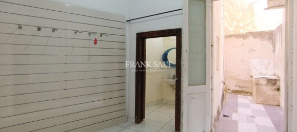  Shop in Birkirkara, Malta No. 13199 3