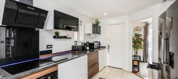  House in Swansea, United Kingdom No. 1916 5