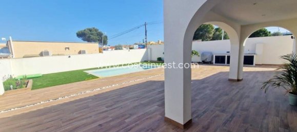 Casa de 3 dormitorios en Torrevieja, Spain No. 182087 2