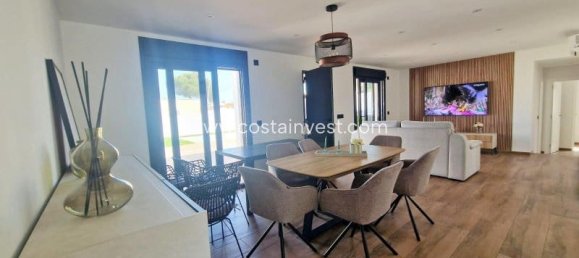 Casa de 3 dormitorios en Torrevieja, Spain No. 182087 3