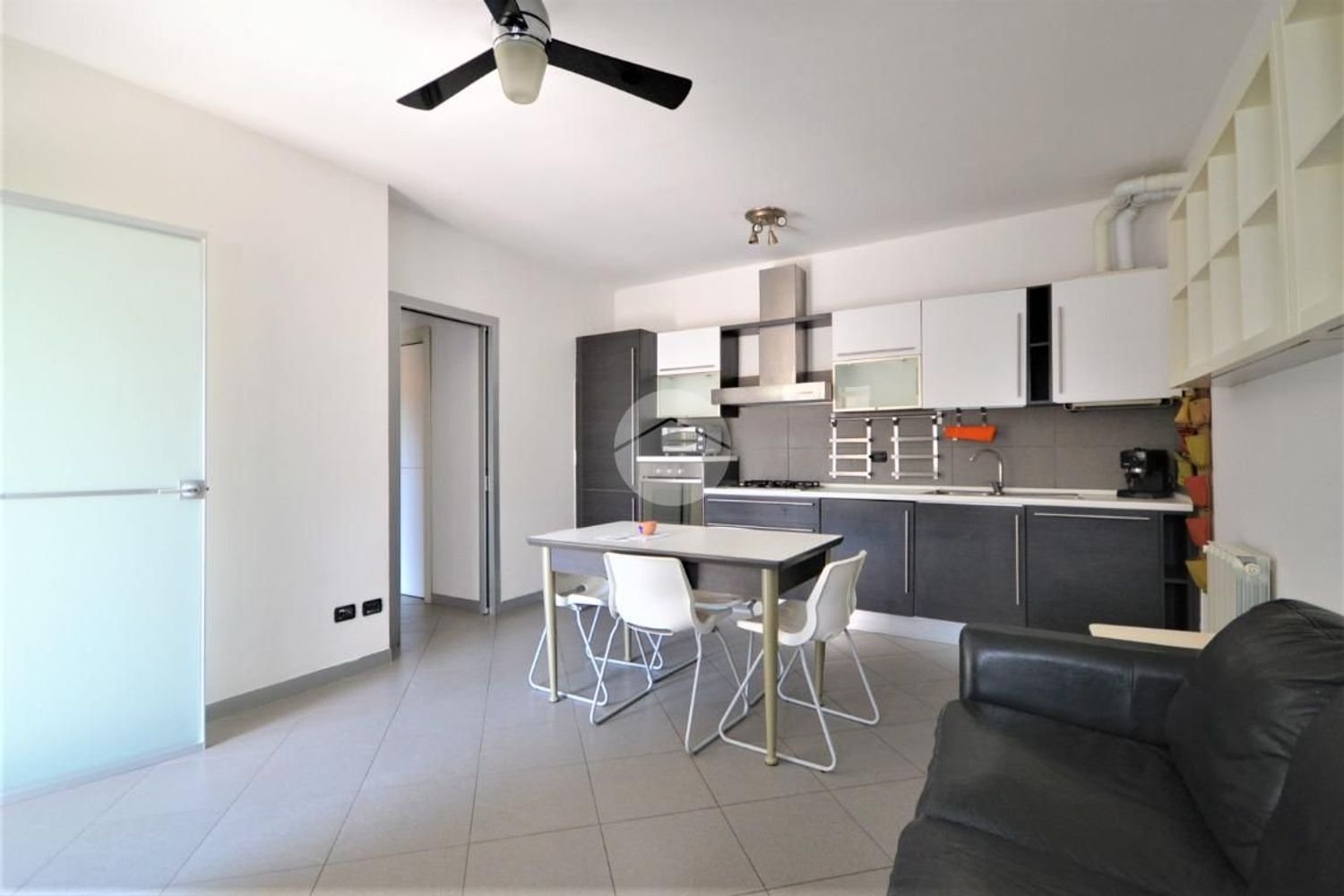 2-salle Appartement à Vittuone, Italy No. 74492