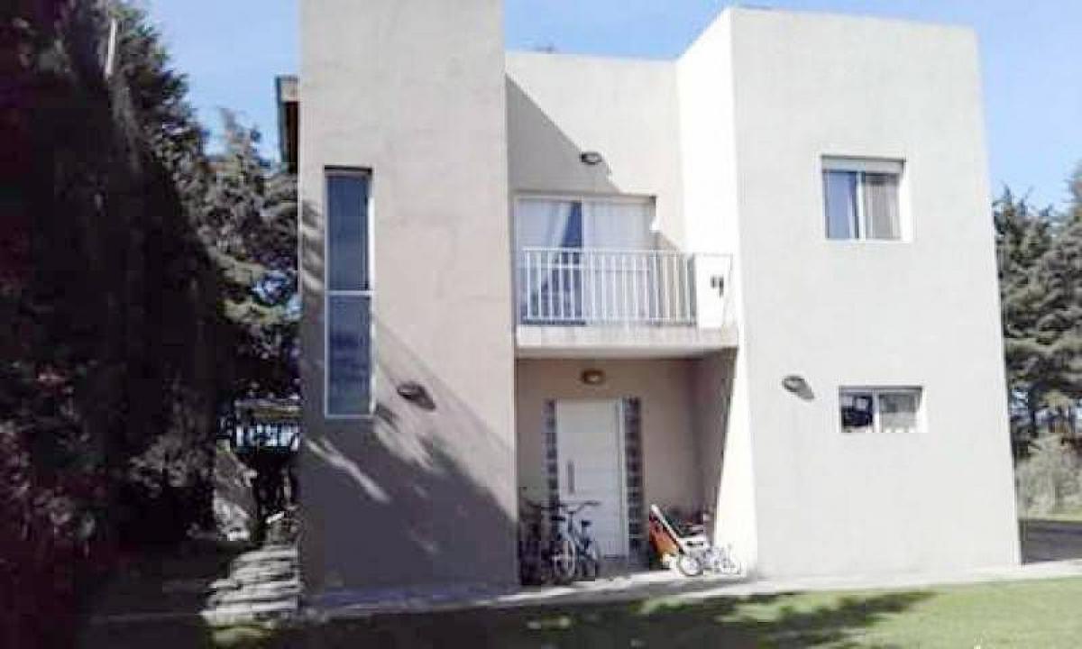 Casa de 3 dormitorios en Pilar, Argentina No. 102667