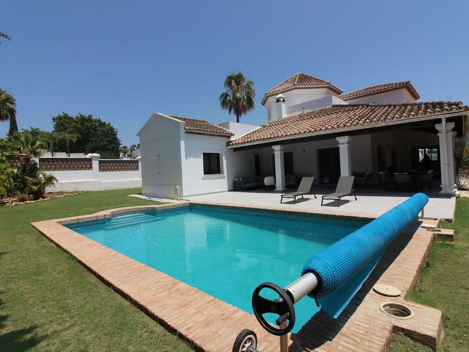 3 Schlafzimmer Villa in Estepona, Spain, Nr. 186108