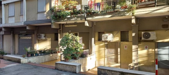 3غرفة شقة في Genoa, Italy رقم 35863 2