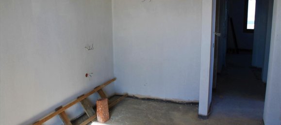 5 Schlafzimmer Gewerbliche Immobilien in Thessaloniki, Greece, Nr. 5961 2
