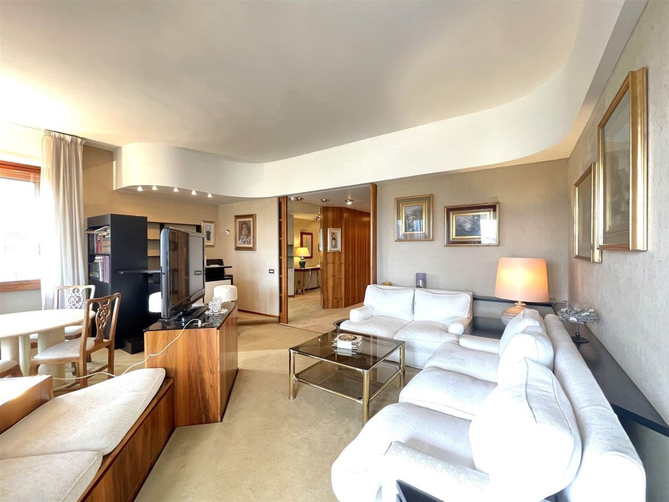 Apartamento de 6 habitaciónes en Florence, Italy No. 14434