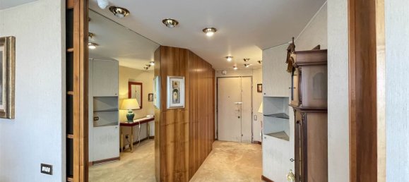 Apartamento de 6 habitaciónes en Florence, Italy No. 14434 9