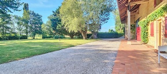  Castillos de 5 dormitorios en Montrevel-en-Bresse, France No. 311509 2