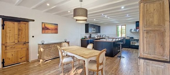  Castillos de 5 dormitorios en Montrevel-en-Bresse, France No. 311509 4