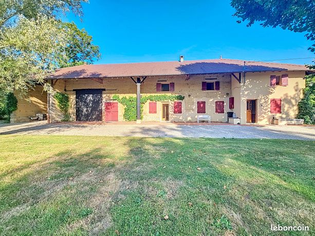  Castillos de 5 dormitorios en Montrevel-en-Bresse, France No. 311509