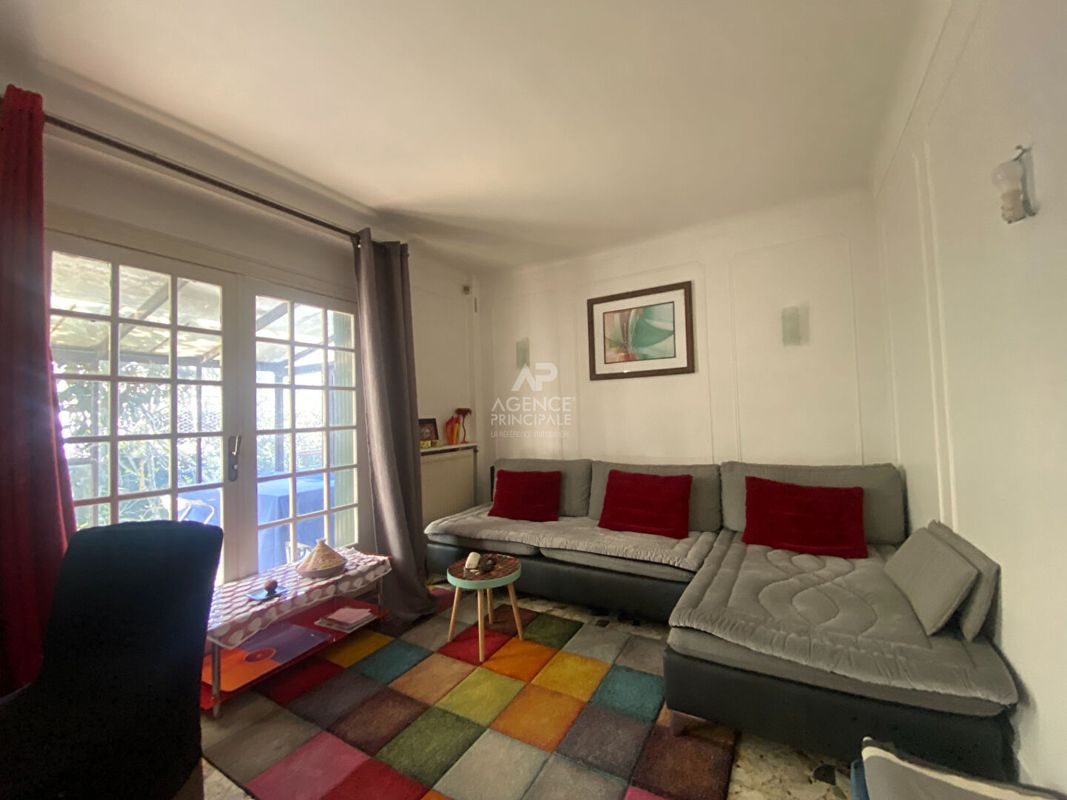 6 bedrooms House in Nanterre, France No. 184814