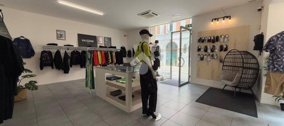 250m² Office in Forlì, Italy No. 303478 3