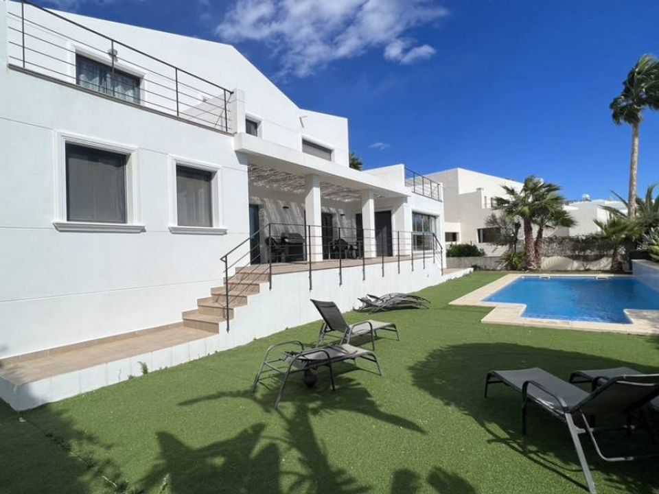 Villa de 4 dormitorios en Moraira, Spain No. 282723