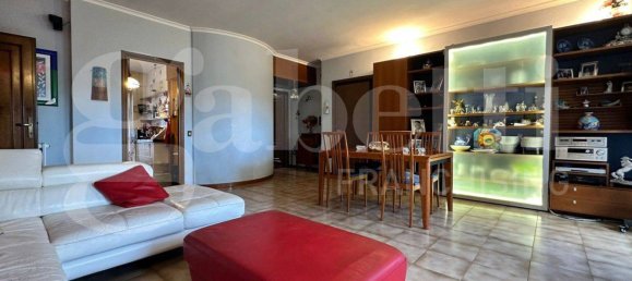 4 rooms Apartment in Rome, Italy No. 311253 2